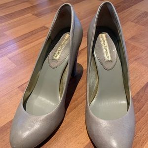 Banana republic gray pumps
